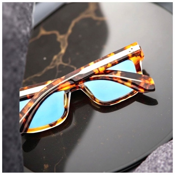 Jacques Marie Mage Molino Sunglasses |
Limited Edition Tortoiseshell - Picture 7 of 14